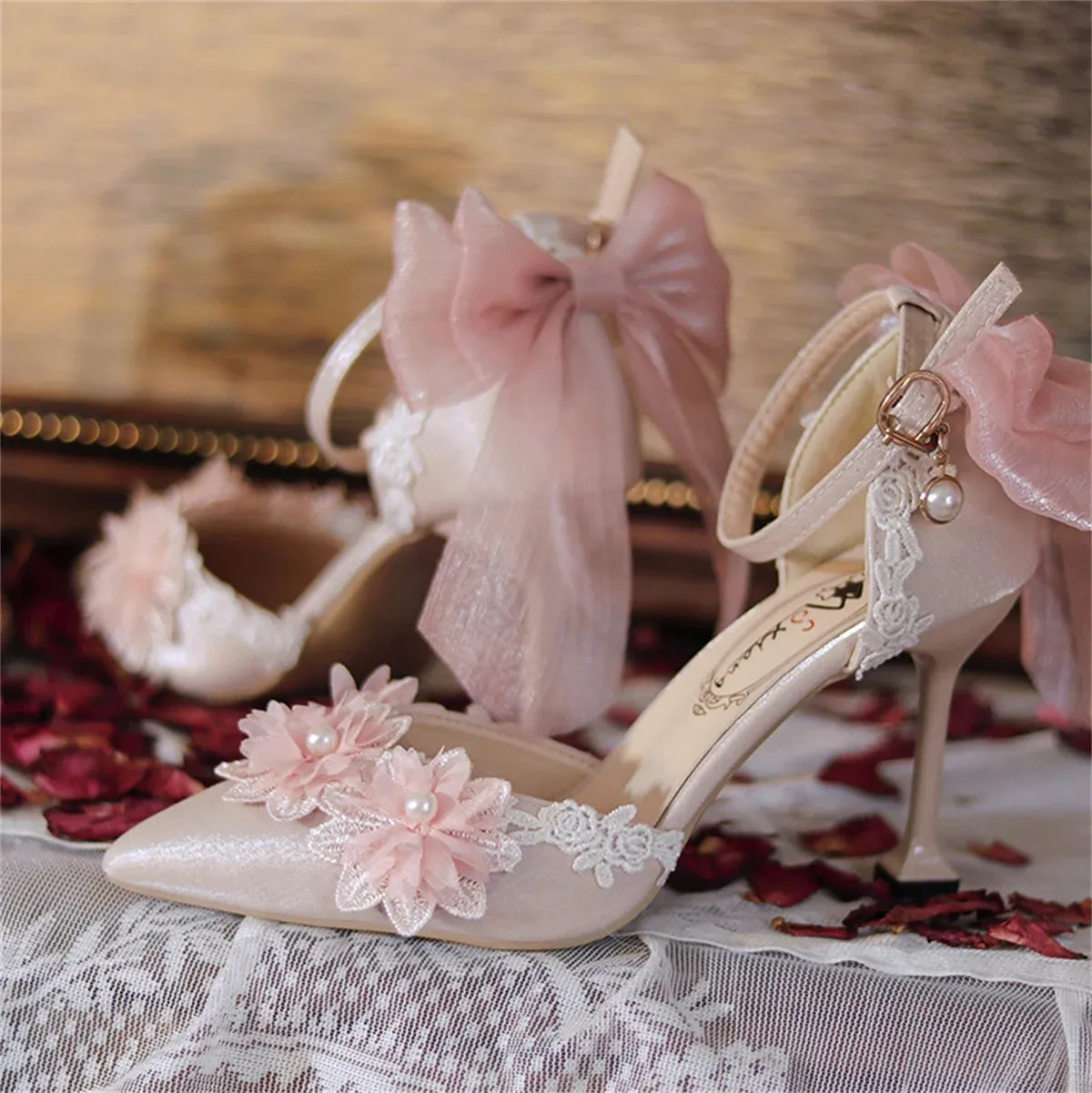 Sohiwoo French Sweet Vintage Girls Shoes Cosplay Pink Elegant Lace Flower Pearls Pointed Sandals Bandages Bowknot 8cm High Heel Shoes